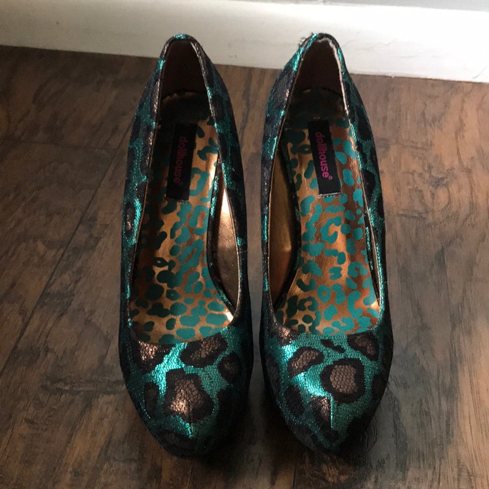 Dollhouse Metallic Leopard Print Pumps
